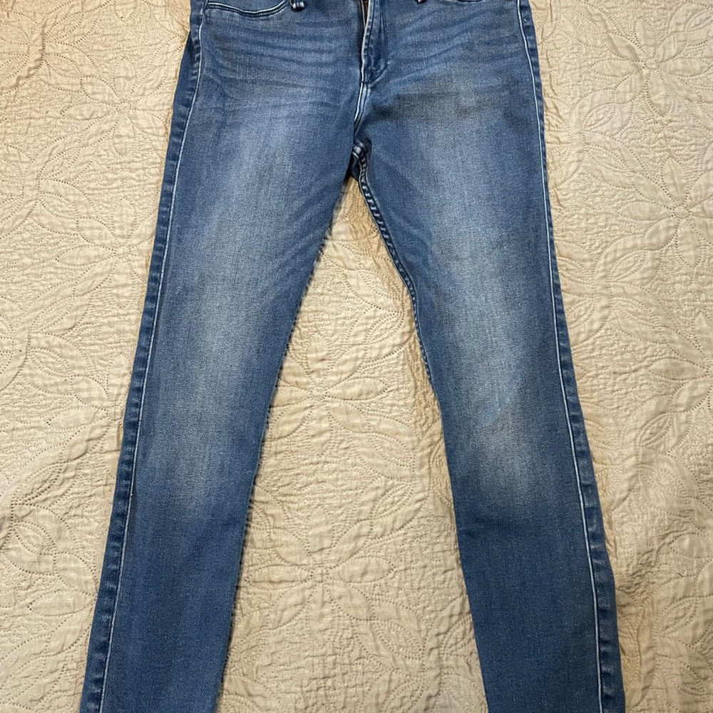 Abercrombie stretch begging